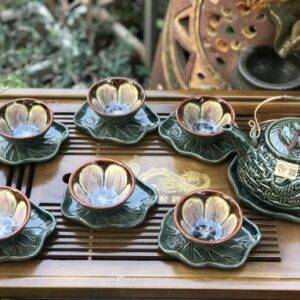 bộ ấm chén cá trong đầm sen